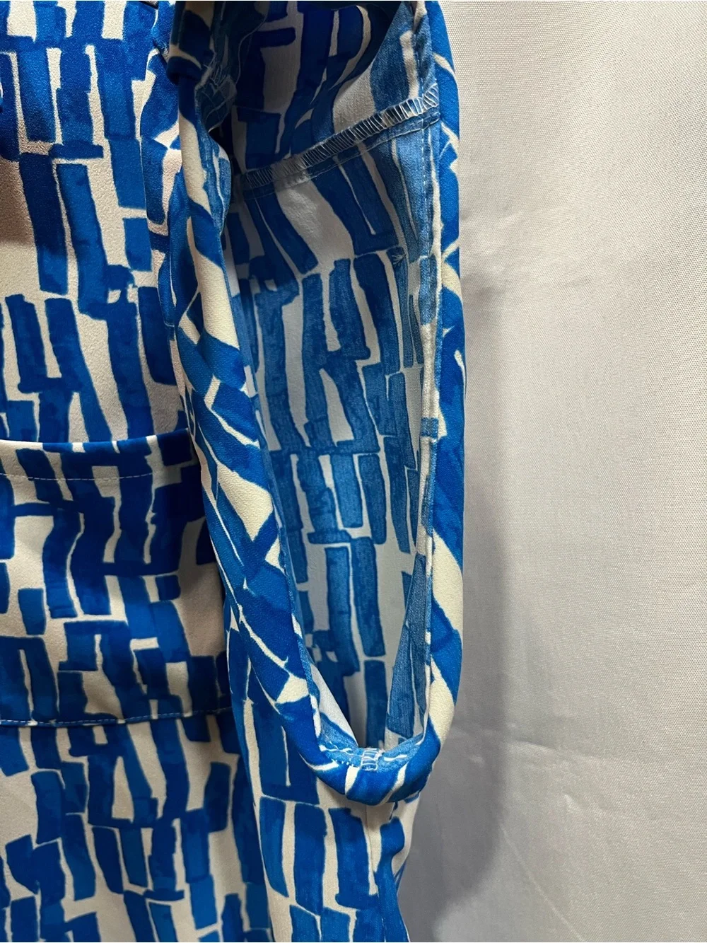 Nine West Cap Sleeve Blouse Crossover White Bright Blue Abstract Print Size XL